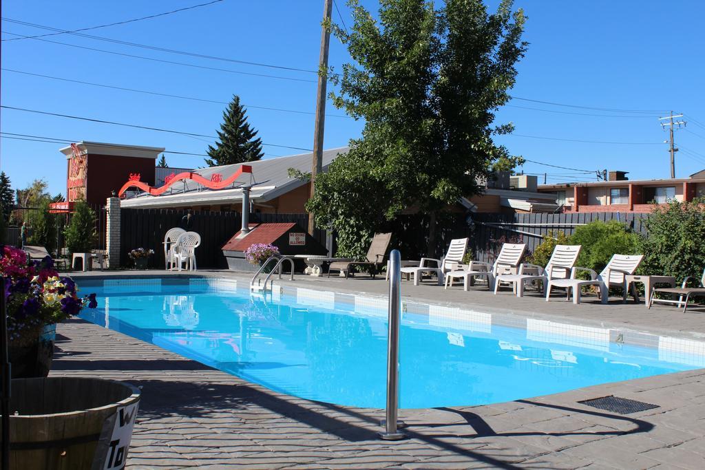 Canadas Best Value Inn YYC Kültér fotó