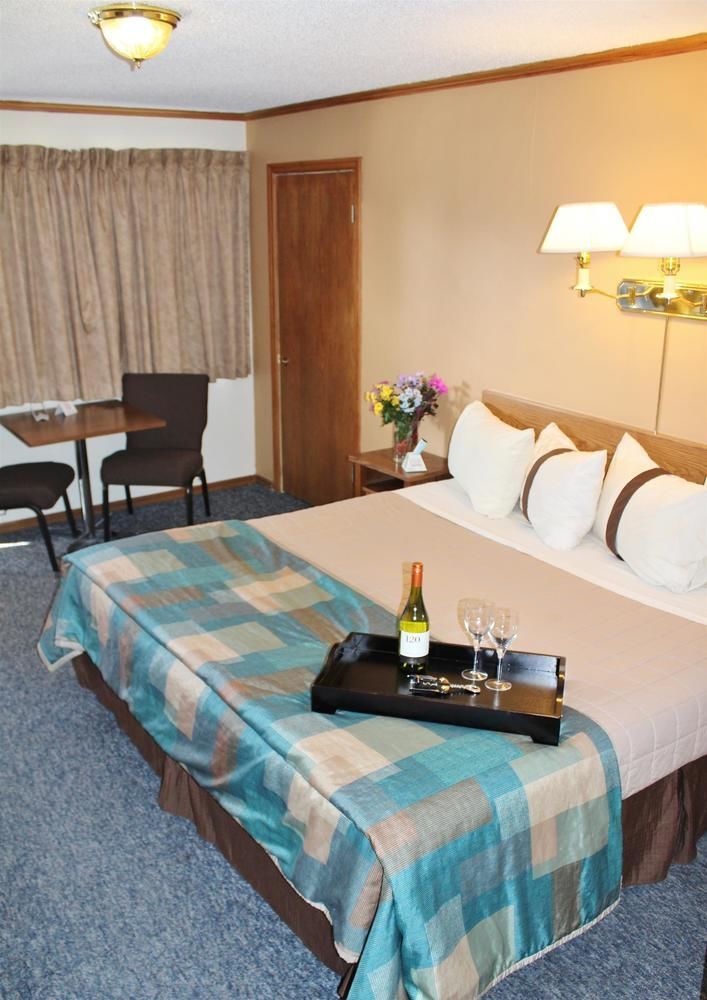Canadas Best Value Inn YYC Kültér fotó