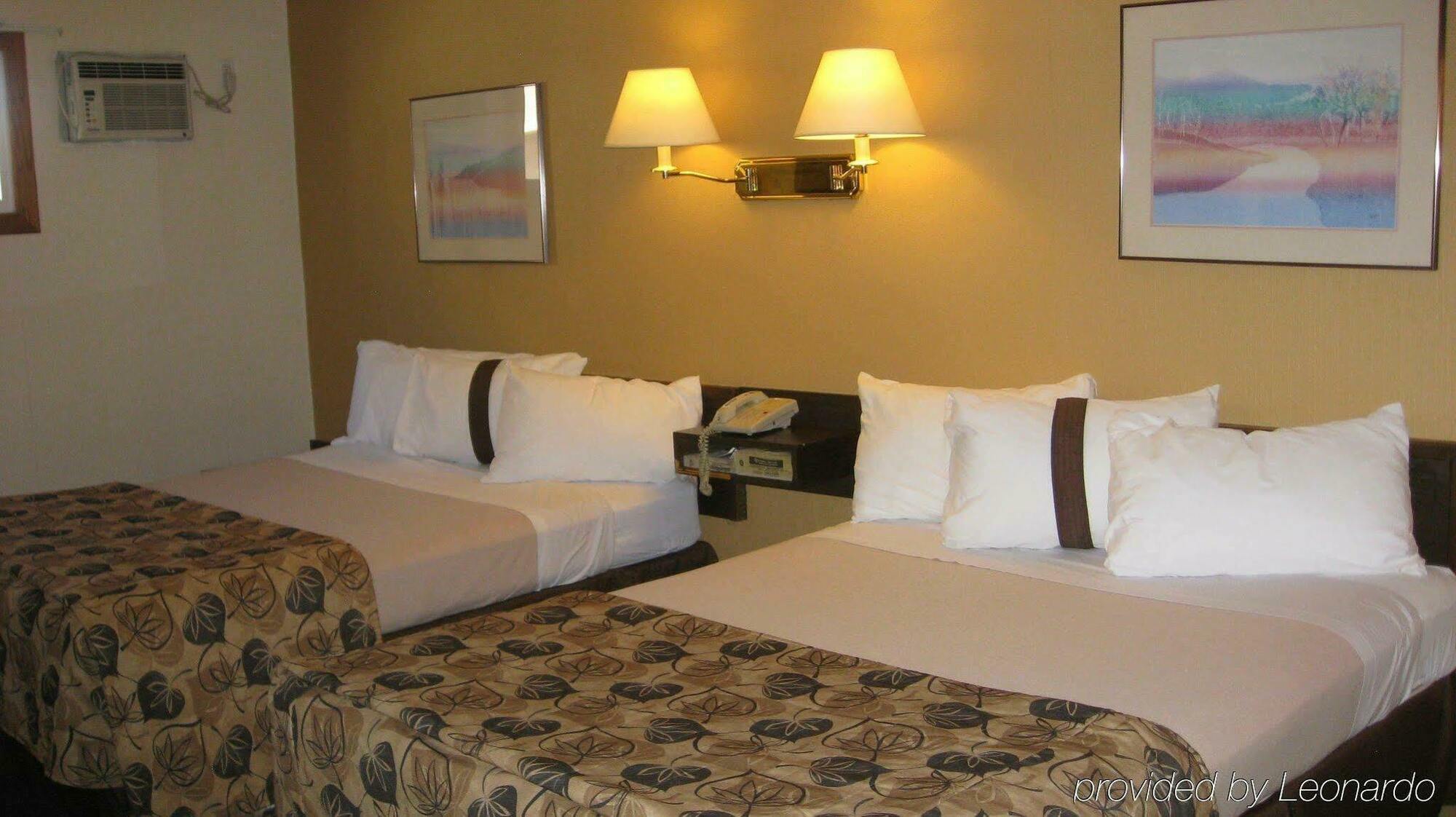 Canadas Best Value Inn YYC Szoba fotó